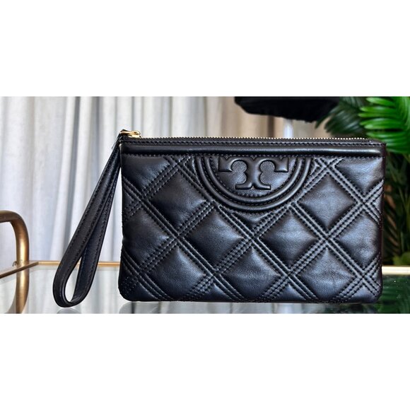 AUTHENTIC TORY BURCH BLACK QUILTED LEATHER FLEMING WRISTLET - Picture 2 of 10